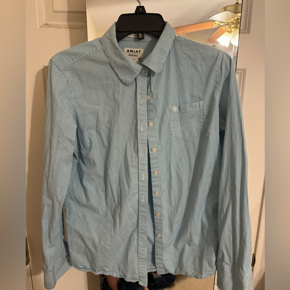 Ariat women’s fitted button down size L